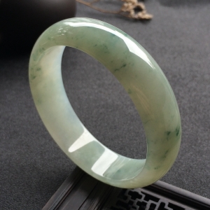 （超值推荐）糯冰种飘花手镯（58.7mm）