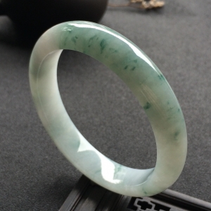 （超值推荐）糯冰种飘花手镯（59mm）