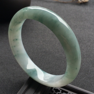 （超值推荐）糯冰种飘花手镯（58.9mm）