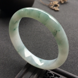 （超值推荐）糯冰种飘花手镯（55.6mm）
