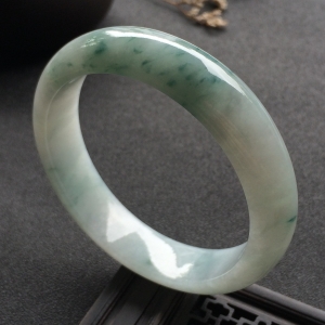 （超值推荐）糯冰种飘花手镯（59mm）