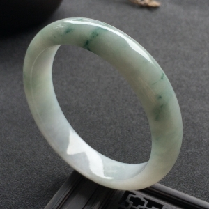 （超值推荐）糯冰种飘花手镯（55.5mm）