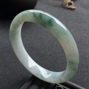 （超值推荐）糯冰种飘花手镯（55.3mm）