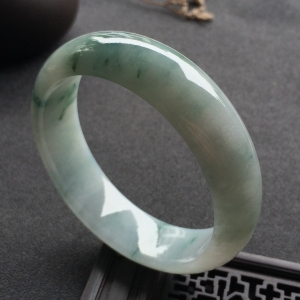 （超值推荐）糯冰种飘花手镯（58.8mm）