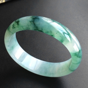 (超值推荐)糯冰种飘花贵妃镯(54mm-48.3mm)
