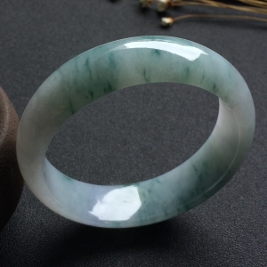 （超值推荐）糯冰种飘花手镯（59.1mm）