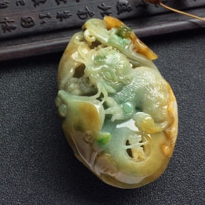 （超值推荐）糯冰种褐黄翡飘花猫蝶富贵挂件
