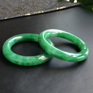 (超值推荐)糯冰种深绿圆条手镯(58mm/57.8mm)(一对)