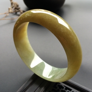 （超值推荐）糯冰种黄翡手镯（56.1mm）