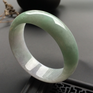 （超值推荐）糯冰种淡晴水手镯（56mm）
