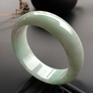 （超值推荐）糯冰种淡晴水手镯（54.1mm）