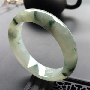 （超值推荐）糯冰种飘花手镯（55.7mm）