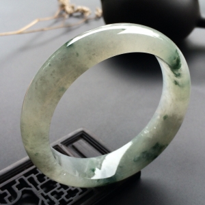 （超值推荐）糯冰种飘花手镯（55.7mm）