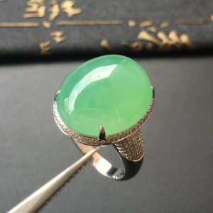 (超值推荐)糯冰种豆色镶白金钻石戒指