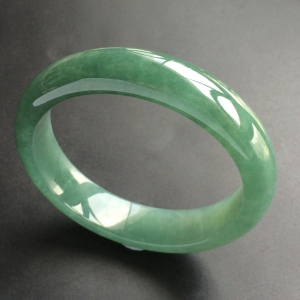 (超值推荐)糯冰种油青手镯(57.1mm)