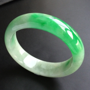 (超值推荐)糯冰种飘阳绿手镯(57mm)