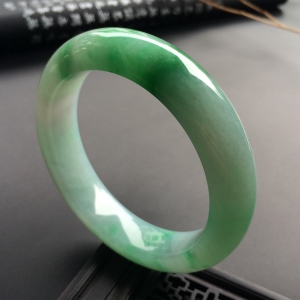 （超值推荐）糯冰种飘翠手镯（60.7mm）