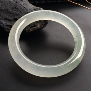 （超值推荐）冰种略飘花圆条手镯（56.7mm）