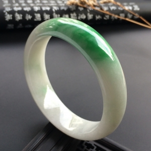 （超值推荐）糯冰种飘翠手镯（58.7mm）