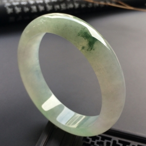 （超值推荐）糯冰种飘花手镯（57mm）