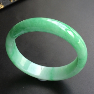 (超值推荐)糯冰种飘翠手镯(57.1mm)