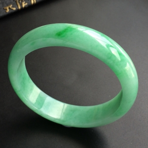 (超值推荐)糯冰种飘翠手镯(57mm)