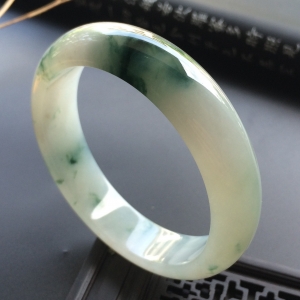 （超值推荐）糯冰种飘花手镯（58.1mm）
