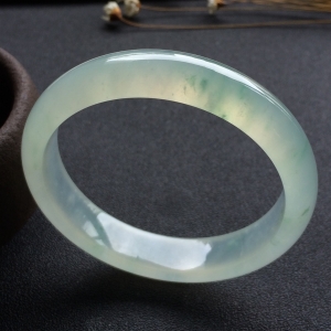 （超值推荐）冰种略飘花手镯（58.5mm）