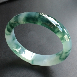 (超值推荐)冰种飘花手镯(54.6mm)