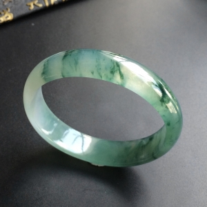 (超值推荐)冰种飘花贵妃镯(54.5mm-47.7mm)