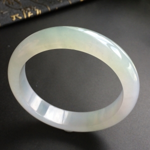 (超值推荐)糯冰种晴水手镯(56.1mm)