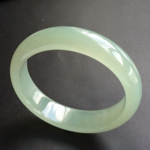 (超值推荐)糯冰种晴水手镯(55.7mm)