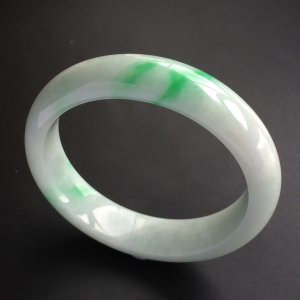 (超值推荐)糯冰种飘翠手镯(58.5mm)