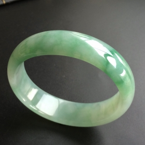 (超值推荐)糯冰种飘花贵妃镯(53.8mm-49.7mm)