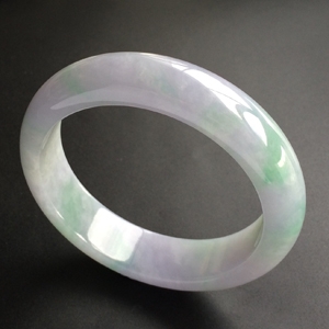 (超值推荐)糯冰种春带彩手镯(56.7mm)