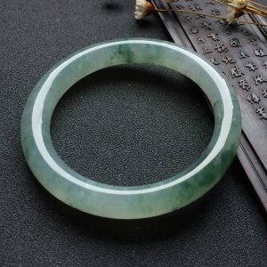 （超值推荐）糯冰种飘花圆条手镯（55.3mm）