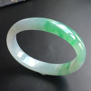 (超值推荐)糯冰种飘翠贵妃镯(54mm-45.8mm)