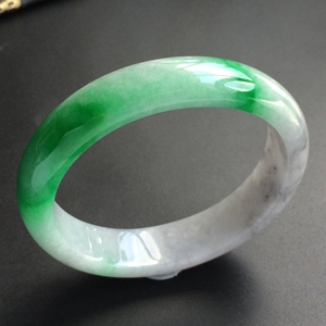 (超值推荐)糯冰种飘翠贵妃镯(54.2mm-47.6mm)