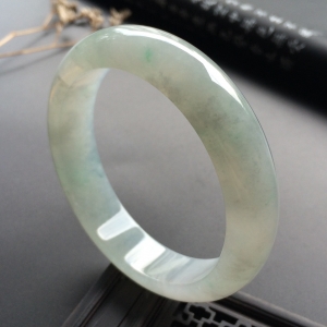 （超值推荐）糯冰种飘花手镯（58.7mm）