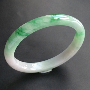 (超值推荐)糯冰种飘翠贵妃镯(54.3mm-47.7mm)