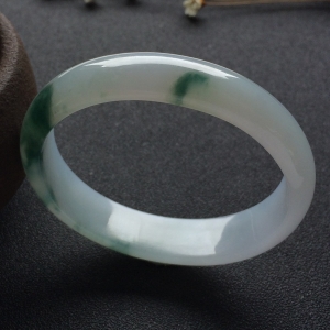 （超值推荐）糯冰种飘花贵妃镯（54mm-44.6mm）