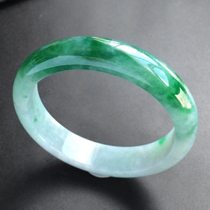 (超值推荐)糯冰种飘翠手镯(56mm)