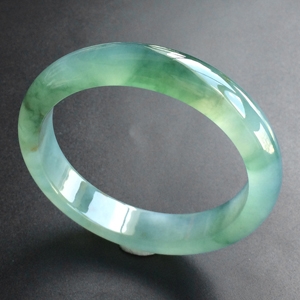 (超值推荐)冰种飘花手镯(56.1mm)