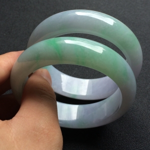 （超值推荐）糯冰种淡春带彩手镯一对（58.5mm、58.3mm）