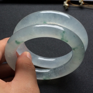 （超值推荐）冰种飘花圆条手镯一对（56.5mm、58mm）