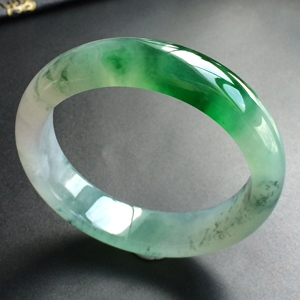 (超值推荐)糯冰种飘花手镯(57.3mm)