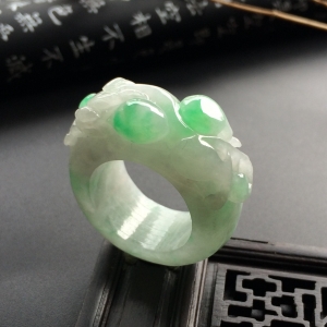 （超值推荐）糯冰种飘花螭龙扳指