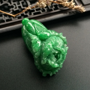 （超值推荐）糯冰种豆绿白菜挂件