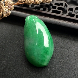 （超值推荐）糯冰种翠色福瓜挂件