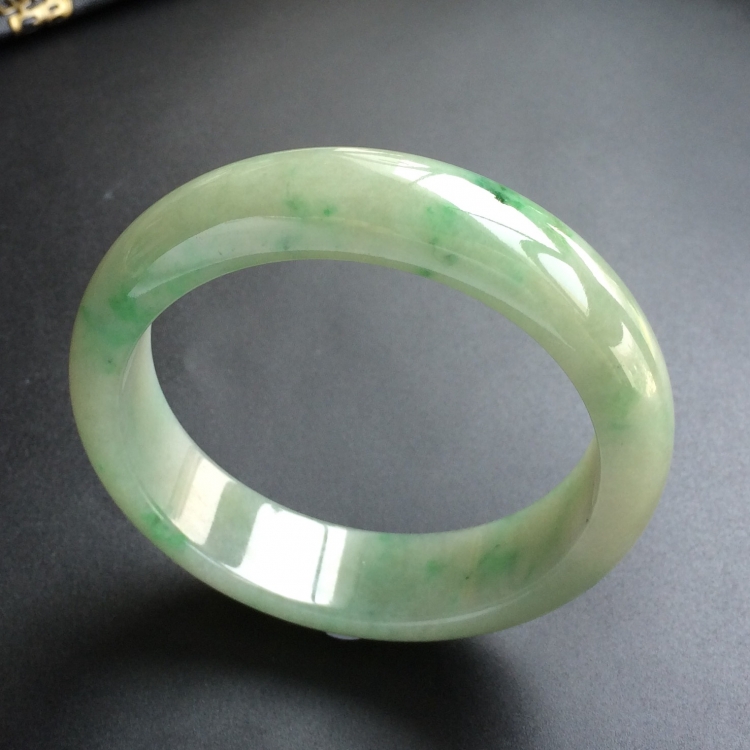 (超值推荐)糯冰种飘翠手镯(55.1mm)
